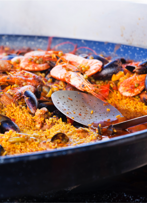 Paella mit Scampi und Muscheln